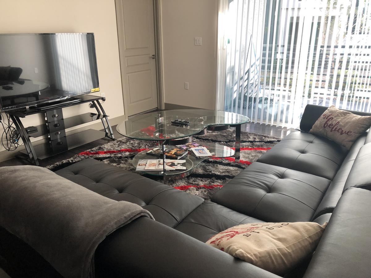 Cozy 2 Bedroom Apartment *