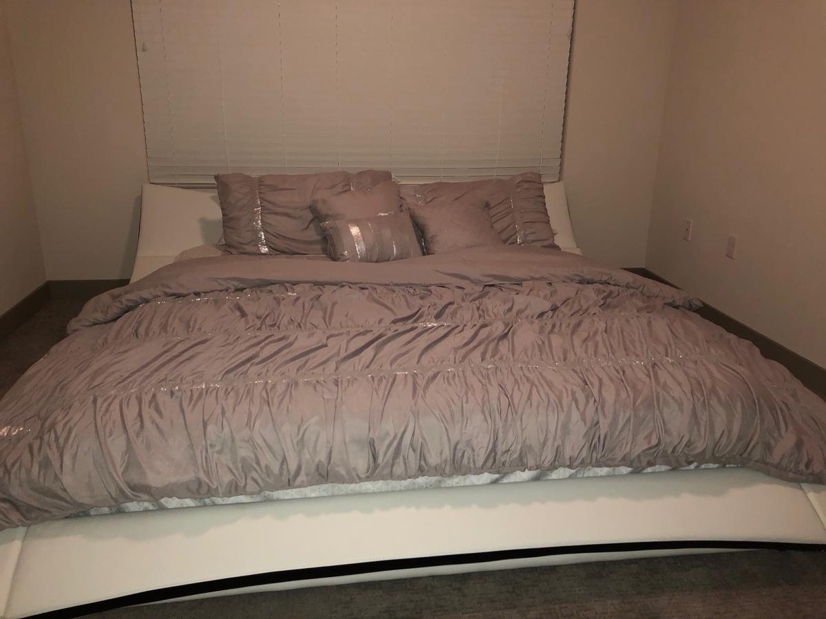 Cozy 2 Bedroom Apartment